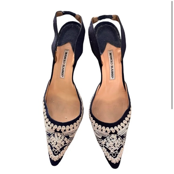 Manolo Blahnik rare embroidered slingback Heels